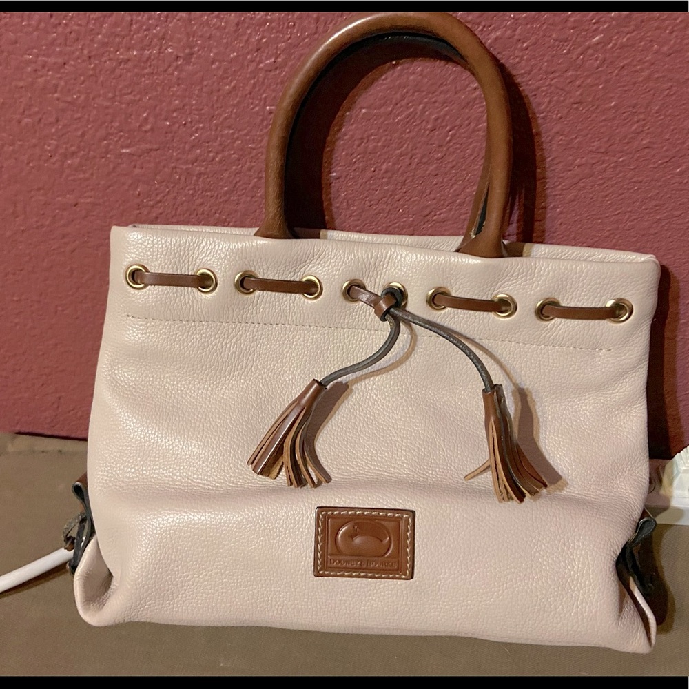 Dooney and Bourke purse cross body shoulder purse